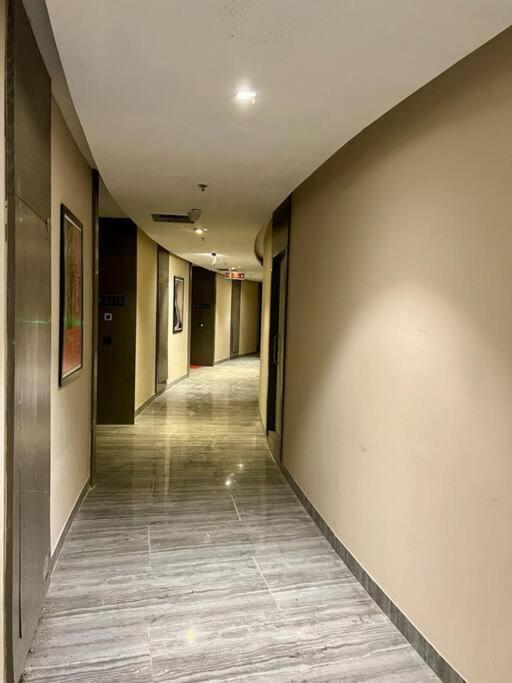 Countryside Luxury Suites - Supernova Noida New Delhi Exterior foto