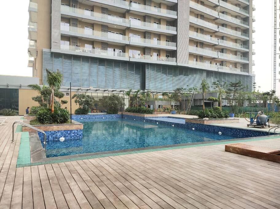 Countryside Luxury Suites - Supernova Noida New Delhi Exterior foto