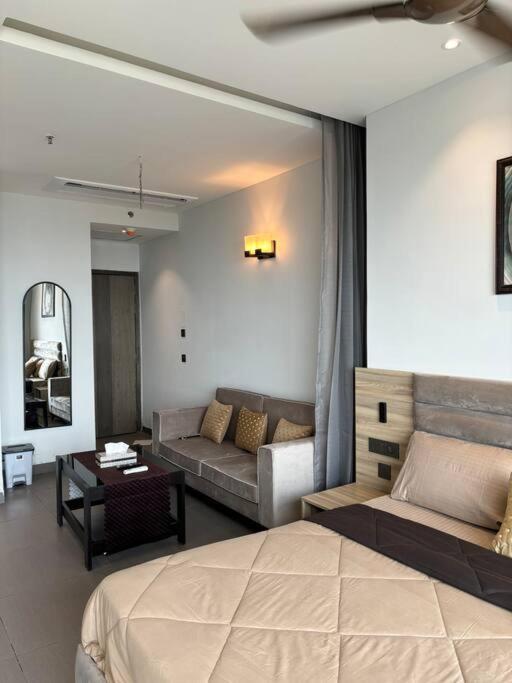 Countryside Luxury Suites - Supernova Noida New Delhi Exterior foto