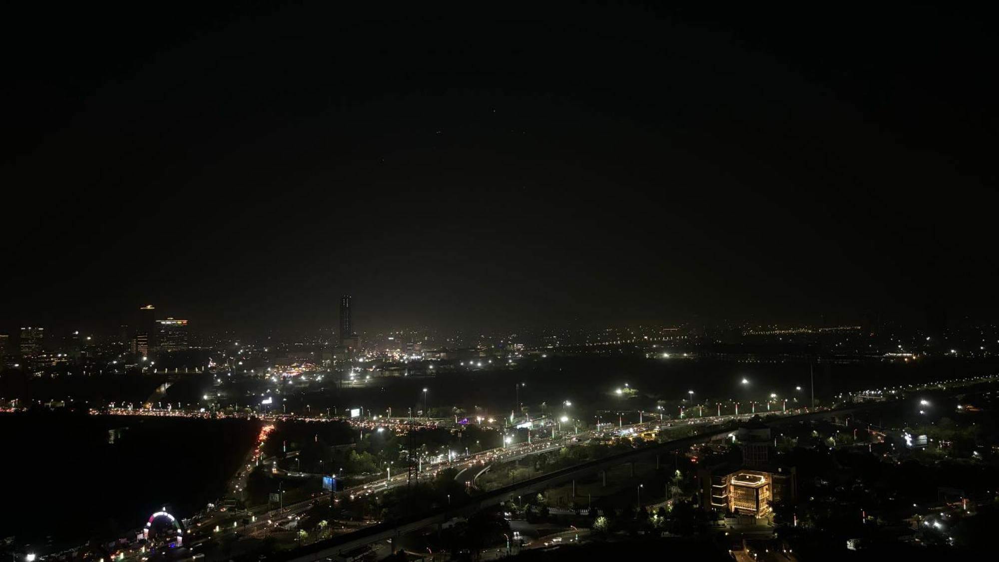 Countryside Luxury Suites - Supernova Noida New Delhi Exterior foto