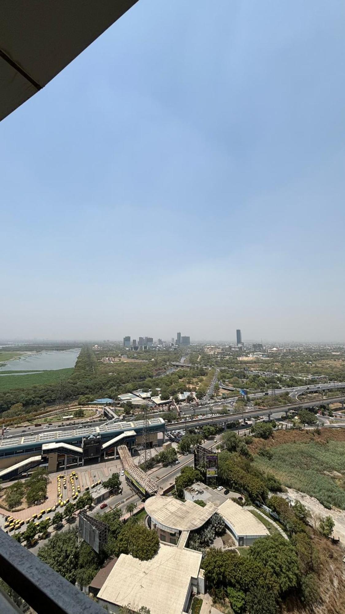 Countryside Luxury Suites - Supernova Noida New Delhi Exterior foto