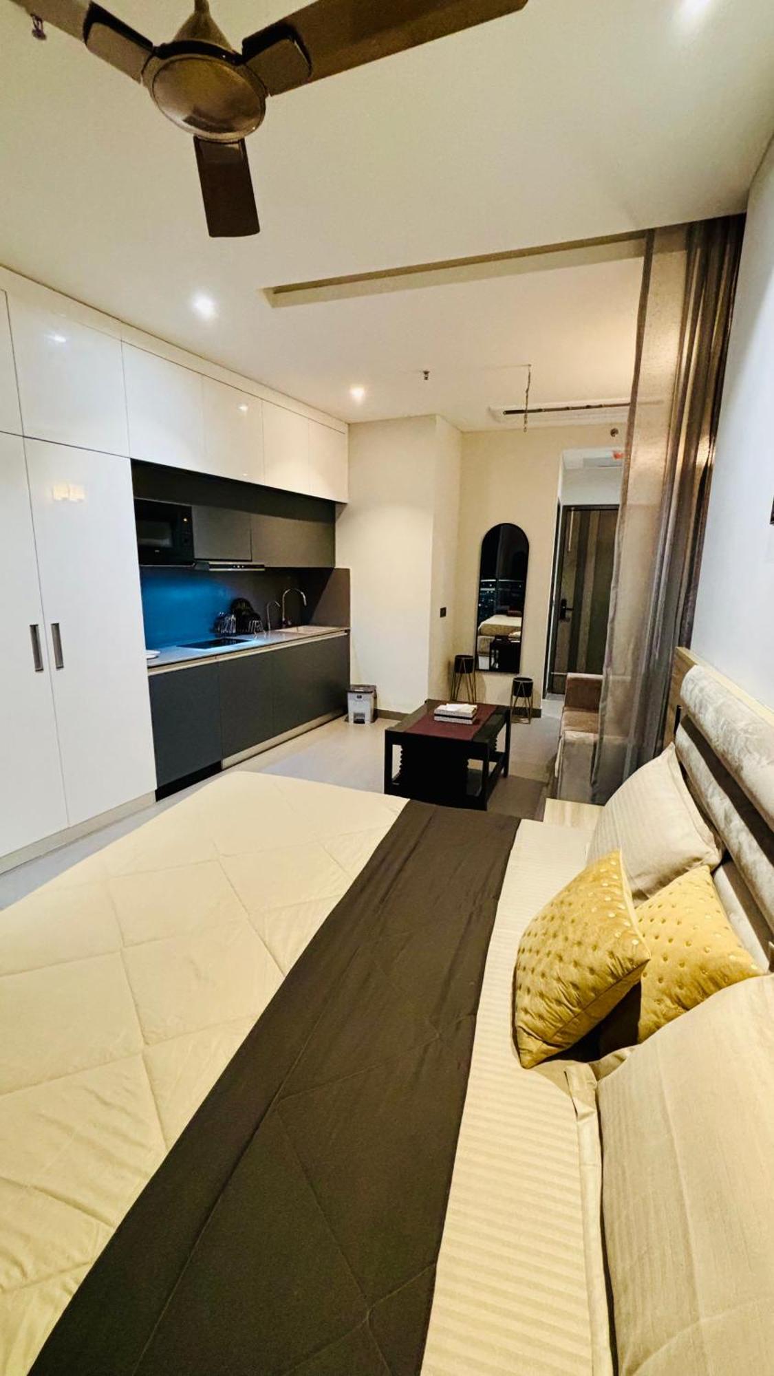 Countryside Luxury Suites - Supernova Noida New Delhi Exterior foto